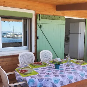 Hébergement de vacances Maison De Pêcheur Les Pieds Dans L'eau Giens, Hyères