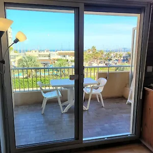 Appartement Studio Port D' Vue Mer Et Sur Les Iles D'or, Hyères