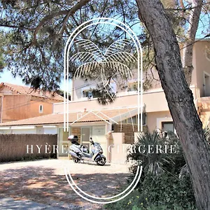 Appartement Hyères-plage-t2 Neuf 1 Er-clim- La Capte Vue Route Et Marais, Hyères