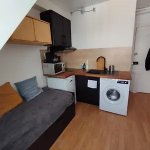 Cosy Studio Village Of Batignolles , Paris France